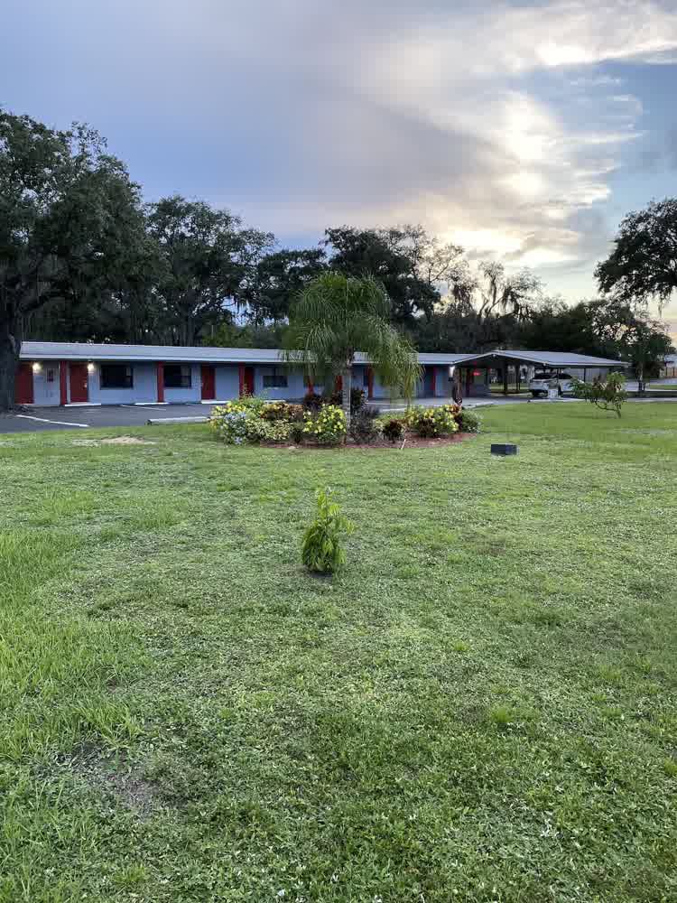 About Oak Tree Inn